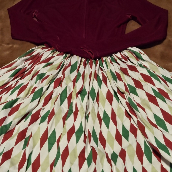 Pinup Girl Clothing - Christmas Velvet Harlequin print - Picture 6 of 8